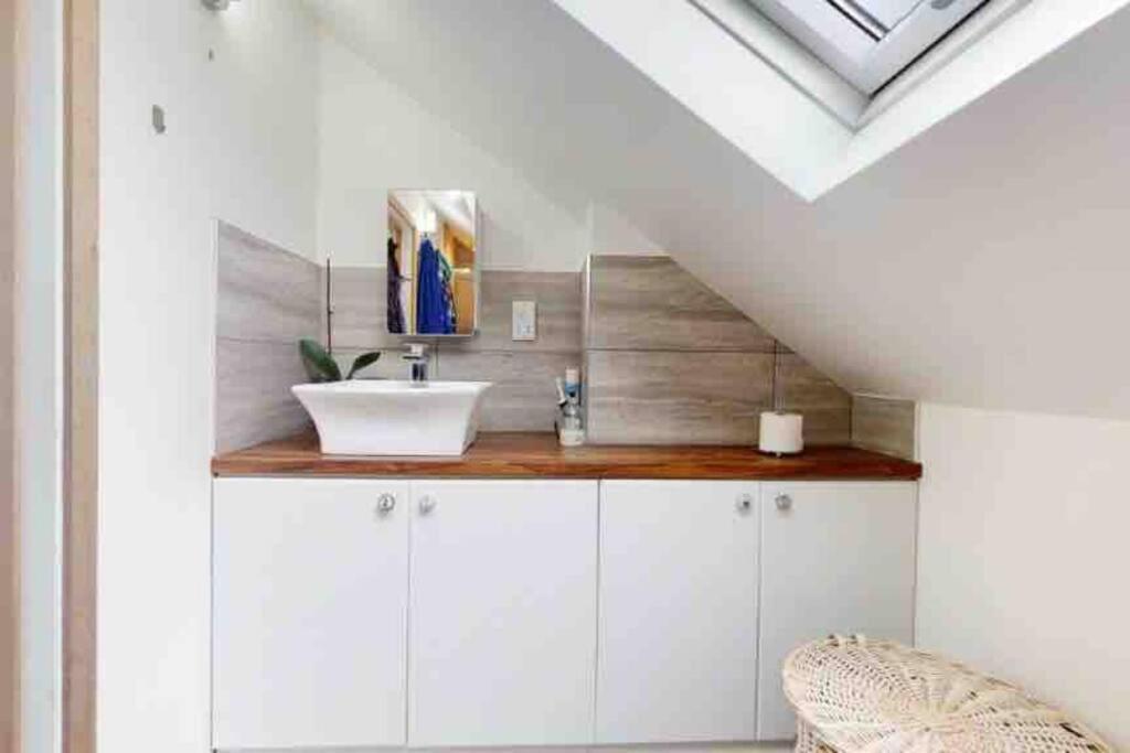 Love Lancing By The Sea With Optional Large Hot Tub Sleeps Up To 8 & Free Parking Villa Bagian luar foto