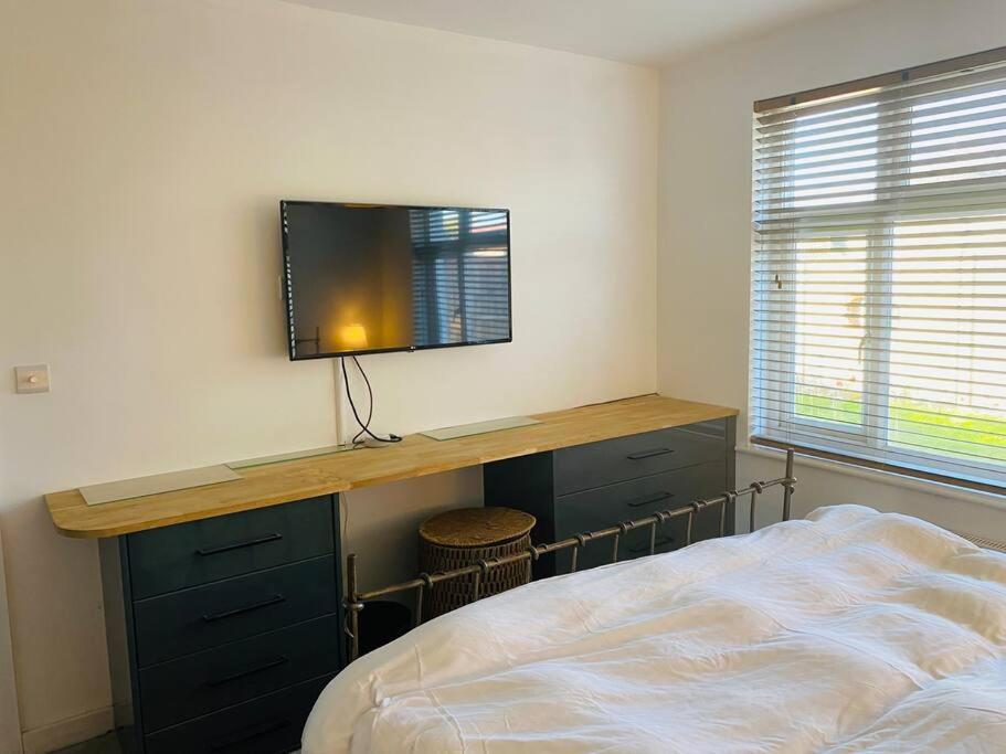 Love Lancing By The Sea With Optional Large Hot Tub Sleeps Up To 8 & Free Parking Villa Bagian luar foto