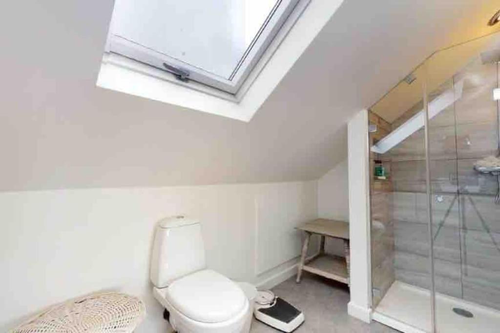 Love Lancing By The Sea With Optional Large Hot Tub Sleeps Up To 8 & Free Parking Villa Bagian luar foto